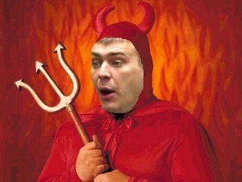 Szatan już czeka, by spalić Cię na stosie książek Gombrowicza.